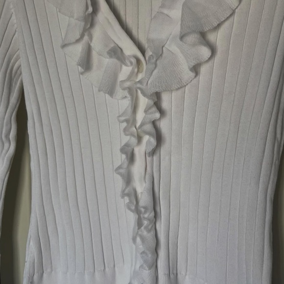 Van Heusen White Ruffle-Trim Ribbed V-Neck Top - Picture 3 of 5